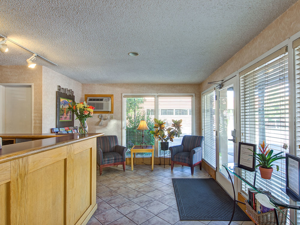 Boulder University Inn Екстер'єр фото