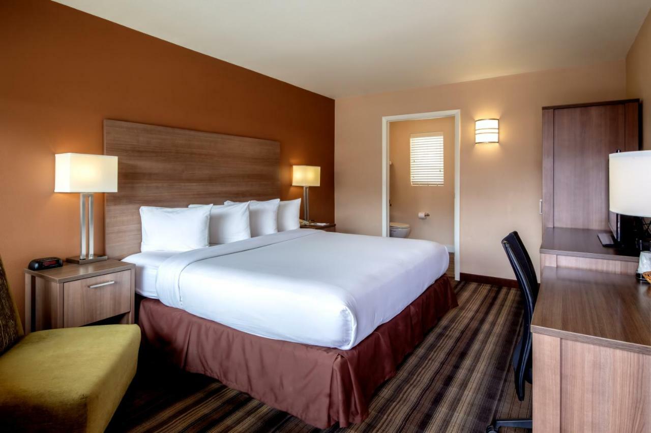 Boulder University Inn Екстер'єр фото