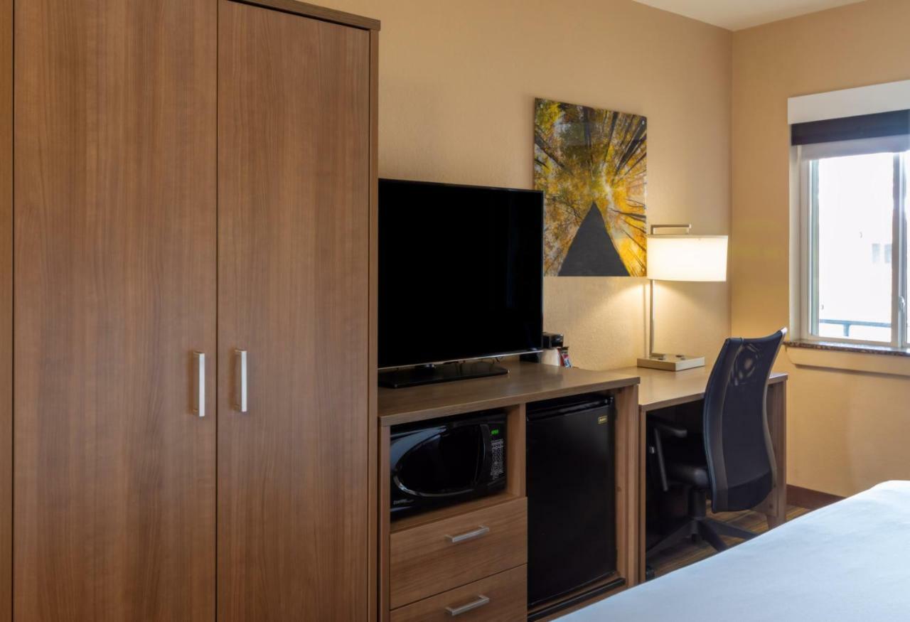 Boulder University Inn Екстер'єр фото