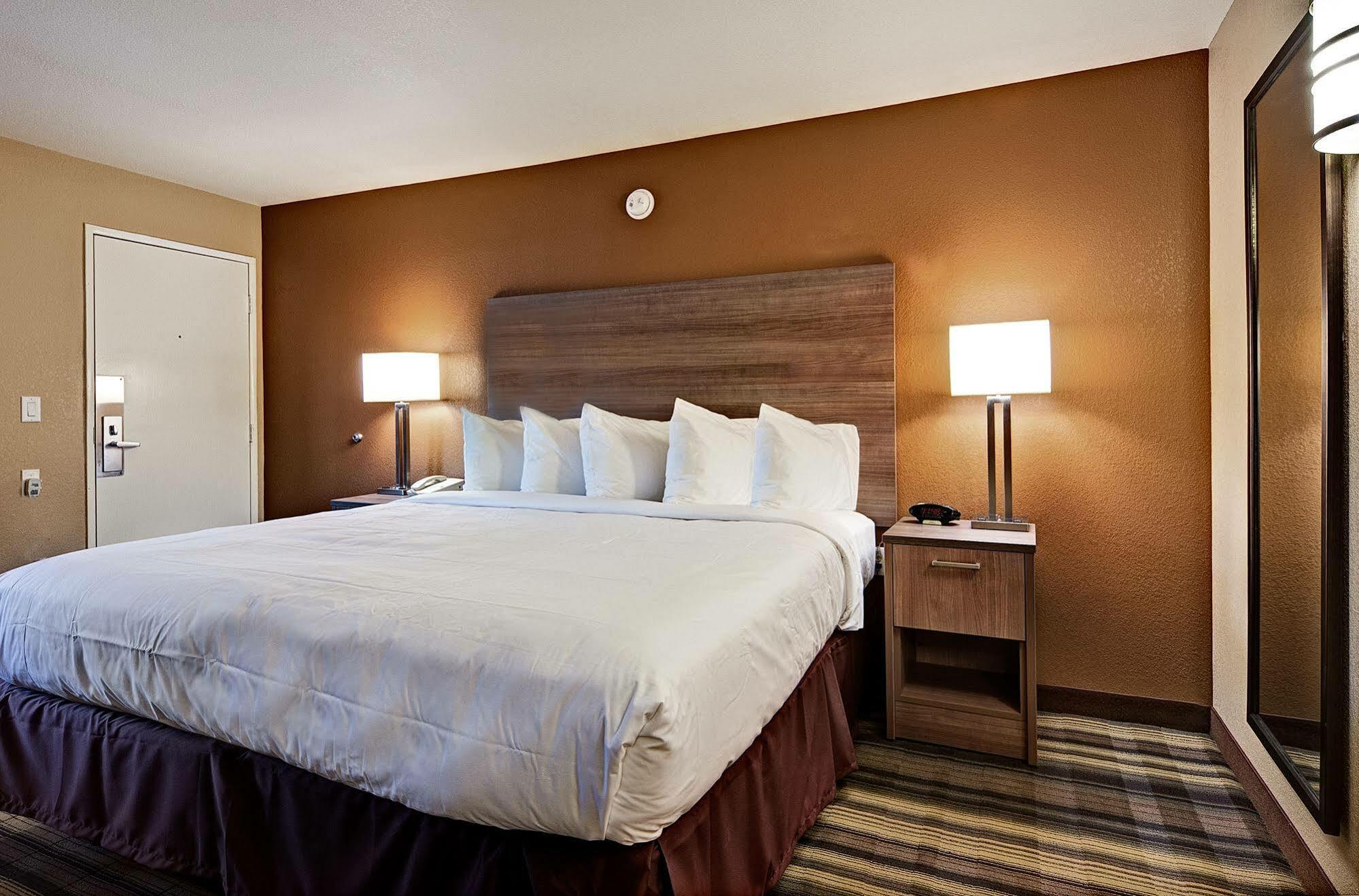 Boulder University Inn Екстер'єр фото