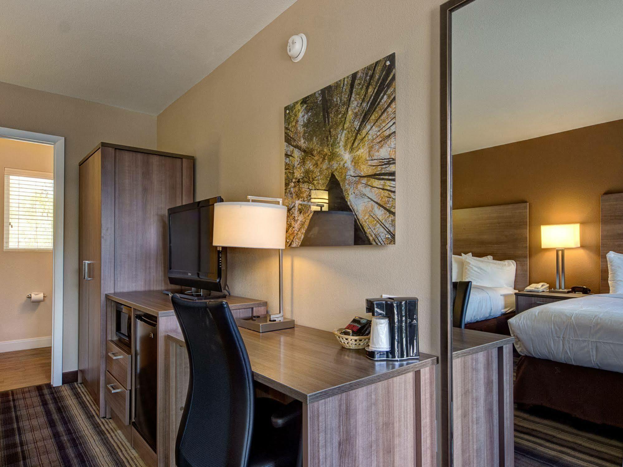 Boulder University Inn Екстер'єр фото