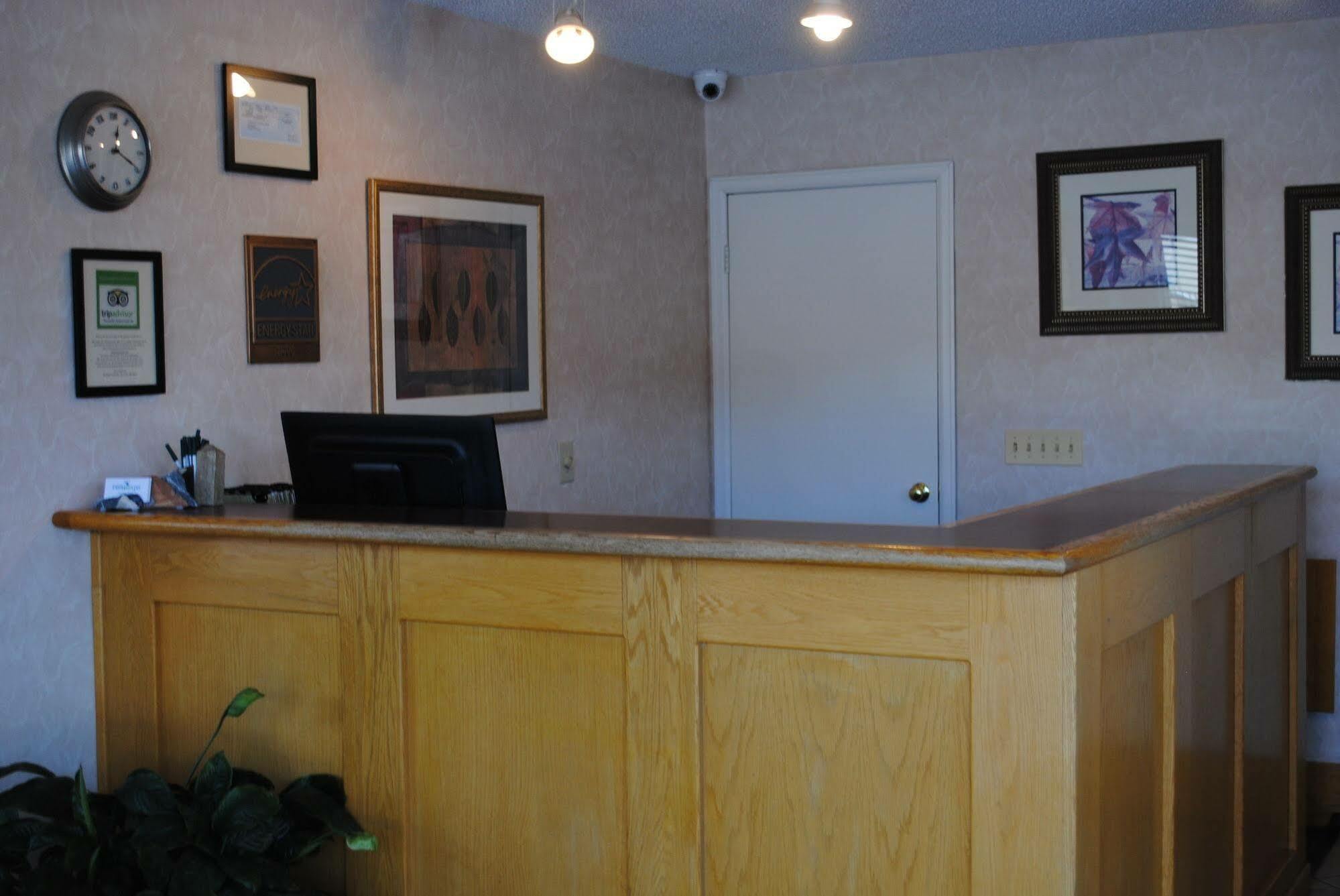 Boulder University Inn Екстер'єр фото